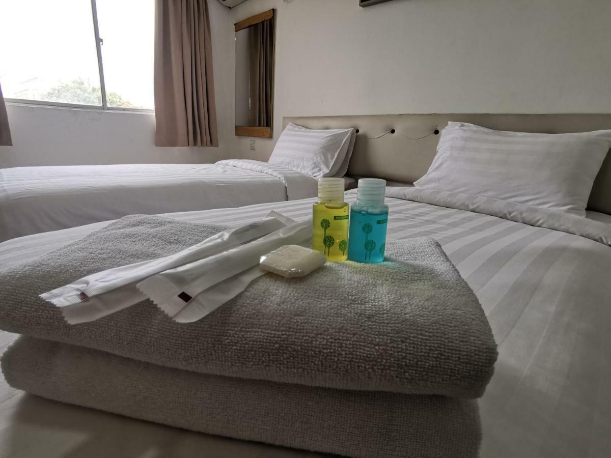 De Ocean Hotel Malacca Bagian luar foto